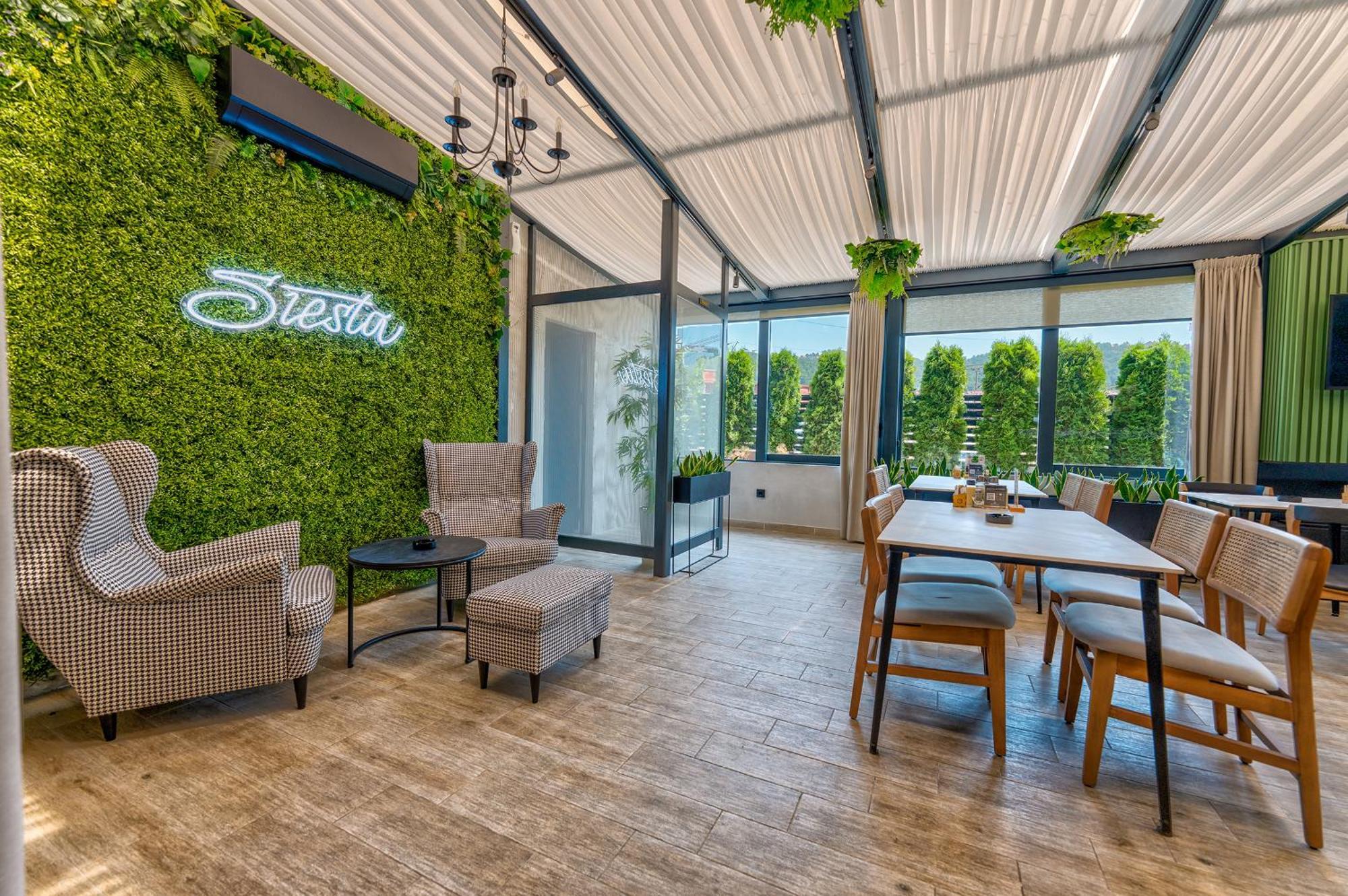 Hotel Siesta Užice エクステリア 写真