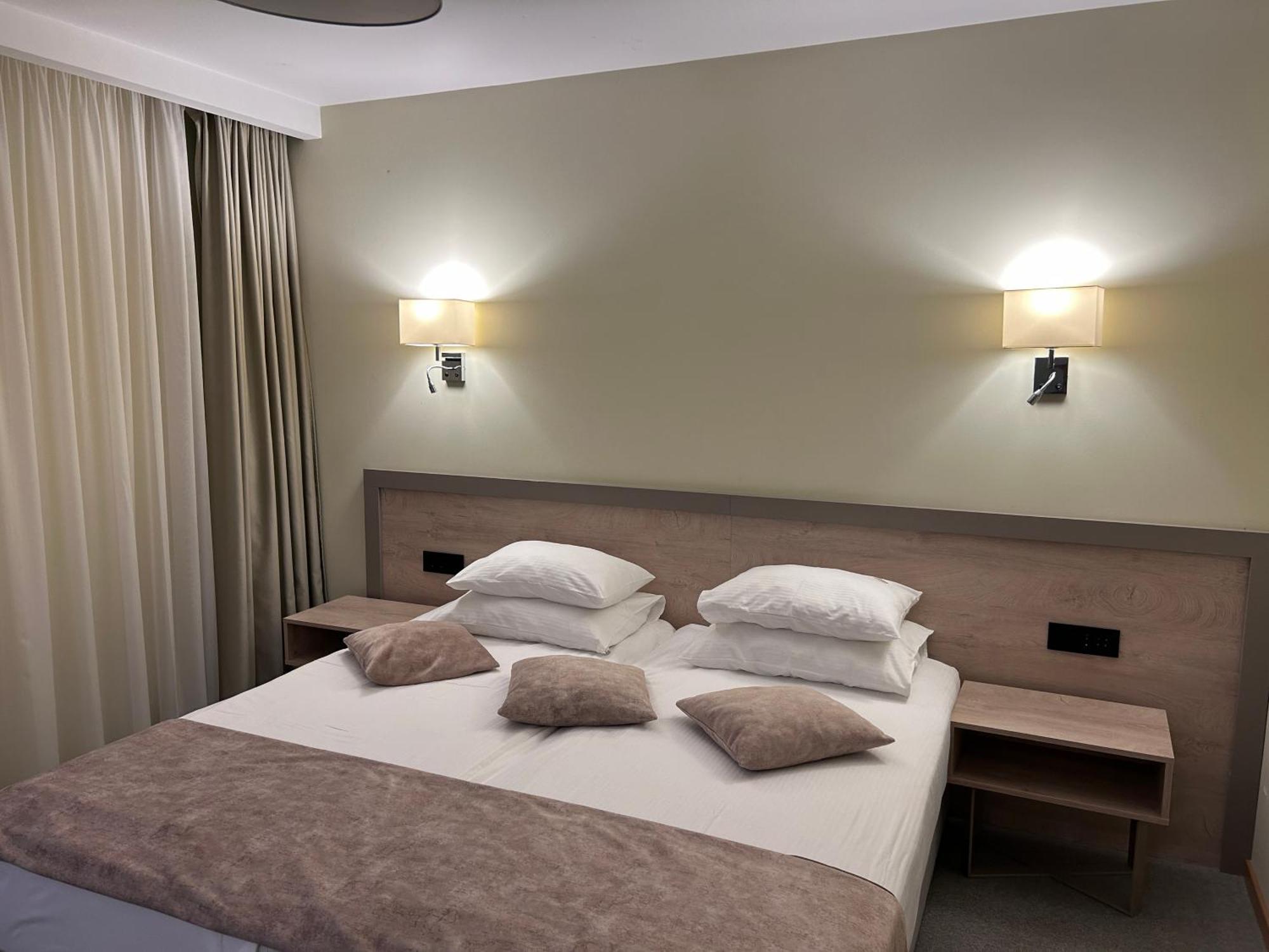 Hotel Siesta Užice エクステリア 写真